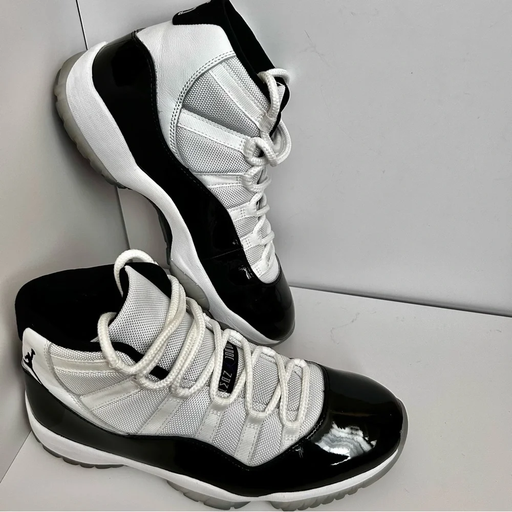 Nike Air Jordan 11 Retro Concord Sneakers